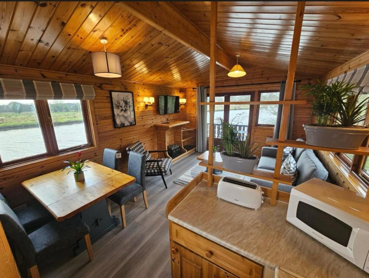 Hickling Broads Lodge Houseboat Stalham Kültér fotó